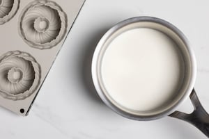 Preparazione Panna cotta con olio al tartufo - Fase 3