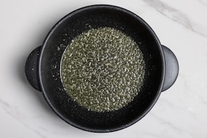 Preparazione Risotto alla salsa tartufata bianca e zafferano - Fase 1