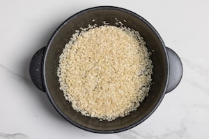 Preparazione Risotto alla salsa tartufata bianca e zafferano - Fase 1