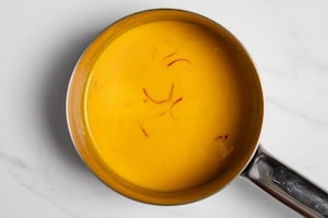 Preparazione Risotto alla salsa tartufata bianca e zafferano - Fase 3