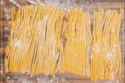Preparazione Tagliatelle con salsa tartufata e asparagi  - Fase 1 Preparazione Tagliatelle con salsa tartufata e asparagi  - Fase 1