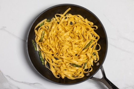 Preparazione Tagliatelle con salsa tartufata e asparagi  - Fase 3 Preparazione Tagliatelle con salsa tartufata e asparagi  - Fase 3