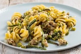 Pasta con asparagi e salsiccia