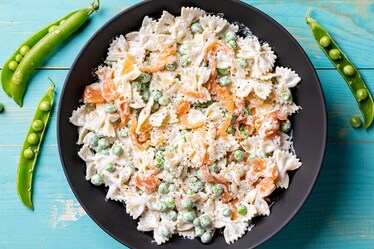 Pasta fredda Philadelphia, salmone e piselli