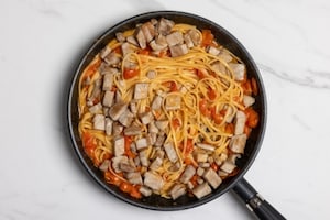 Preparazione Pasta con tonno fresco - Fase 4