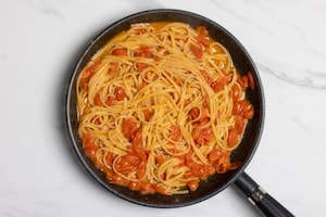 Preparazione Pasta con tonno fresco - Fase 3