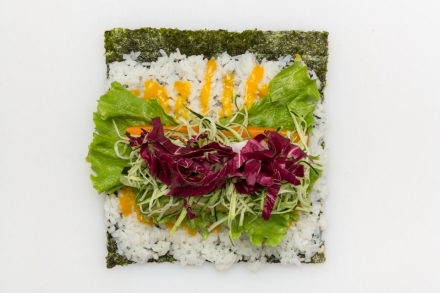 Preparazione Sushi burrito vegetariano - Fase 2 Preparazione Sushi burrito vegetariano - Fase 2