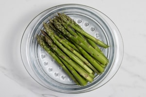 Preparazione Asparagi al vapore - Fase 1