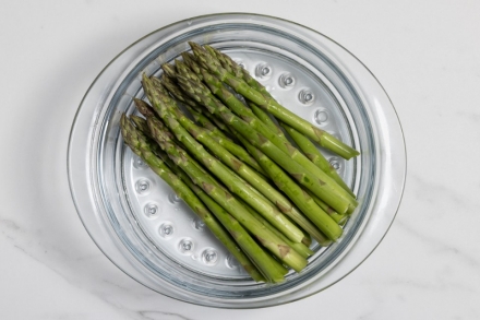 Preparazione Asparagi al vapore - Fase 1 Preparazione Asparagi al vapore - Fase 1