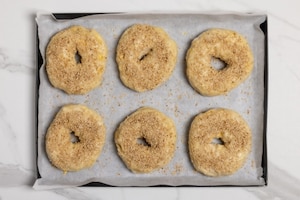 Preparazione Bagel con Philadelphia, salmone e avocado - Fase 5