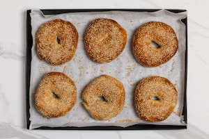 Preparazione Bagel con Philadelphia, salmone e avocado - Fase 5