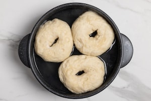 Preparazione Bagel con Philadelphia, salmone e avocado - Fase 4