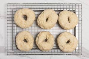 Preparazione Bagel con Philadelphia, salmone e avocado - Fase 4