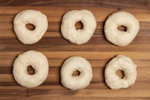 Preparazione Bagel con Philadelphia, salmone e avocado - Fase 3