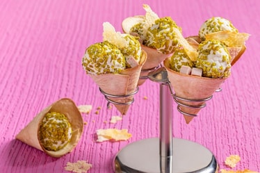 Coni di piadina con formaggio e mortadella