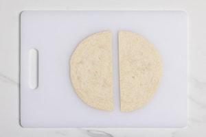 Preparazione Coni di piadina con formaggio e mortadella - Fase 1