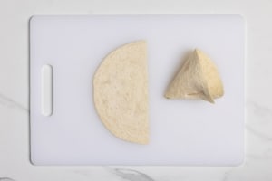 Preparazione Coni di piadina con formaggio e mortadella - Fase 1