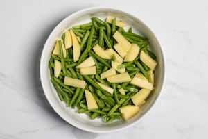 Preparazione Fagiolini con patate al curry - Fase 1