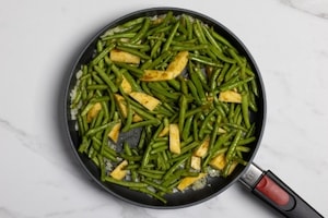 Preparazione Fagiolini con patate al curry - Fase 3