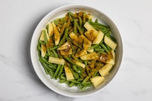Preparazione Fagiolini con patate al curry - Fase 2