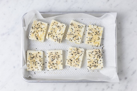 Preparazione Feta con semi di sesamo - Fase 2 Preparazione Feta con semi di sesamo - Fase 2