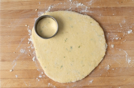 Preparazione Focaccine di patate - Fase 2 Preparazione Focaccine di patate - Fase 2