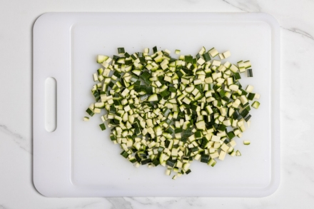 Preparazione Risotto zucchine e gamberetti - Fase 1 Preparazione Risotto zucchine e gamberetti - Fase 1
