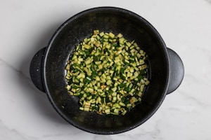 Preparazione Risotto zucchine e gamberetti - Fase 1