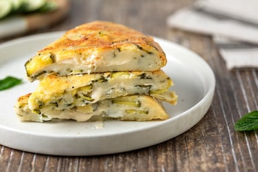 Torta salata di zucchine in padella