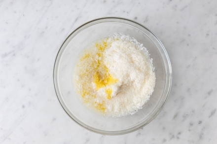 Preparazione Torta salata di zucchine in padella - Fase 1 Preparazione Torta salata di zucchine in padella - Fase 1
