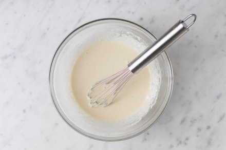 Preparazione Torta salata di zucchine in padella - Fase 2 Preparazione Torta salata di zucchine in padella - Fase 2