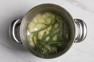 Preparazione Trofie con pesto, patate e fagiolini - Fase 2