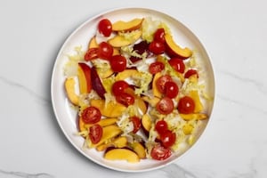 Preparazione Insalata di pesche e ciliegie - Fase 2