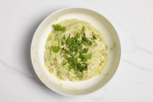 Preparazione Arepas con ripieno Regina Pepiada - Fase 3