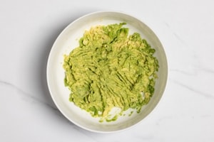 Preparazione Arepas con ripieno Regina Pepiada - Fase 2