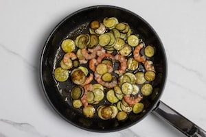 Preparazione Pasta fredda zucchine e gamberetti - Fase 2