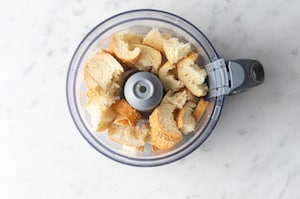Preparazione Pomodori velocissimi con crumble di pane - Fase 1