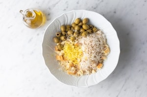 Preparazione Pomodori velocissimi con crumble di pane - Fase 1