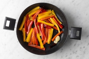 Preparazione Straccetti di pollo con peperoni - Fase 2