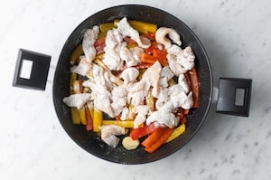 Preparazione Straccetti di pollo con peperoni - Fase 3