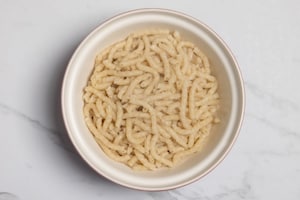 Preparazione Busiate con pesto alla trapanese e patate fritte - Fase 3