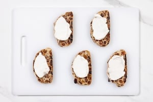 Preparazione Crostini sfiziosi con Philadelphia Vegetale - Fase 1