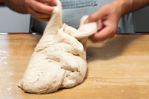 Preparazione Lievitazione e spezzatura della pizza - Fase 2