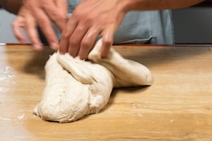 Preparazione Lievitazione e spezzatura della pizza - Fase 1