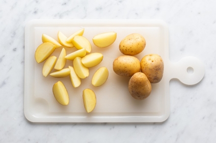 Preparazione Patate al forno con la buccia - Fase 1 Preparazione Patate al forno con la buccia - Fase 1