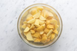 Preparazione Patate al forno con la buccia - Fase 1