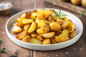 Preparazione Patate al forno con la buccia - Fase 3