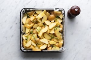 Preparazione Patate al forno con la buccia - Fase 2