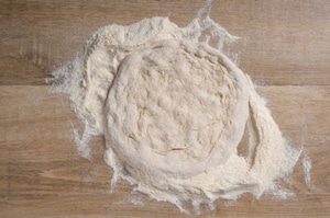 Preparazione Pizza baciata con parmigiana di melanzane - Fase 1