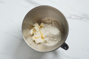 Preparazione Sbriciolata alla crema - Fase 1